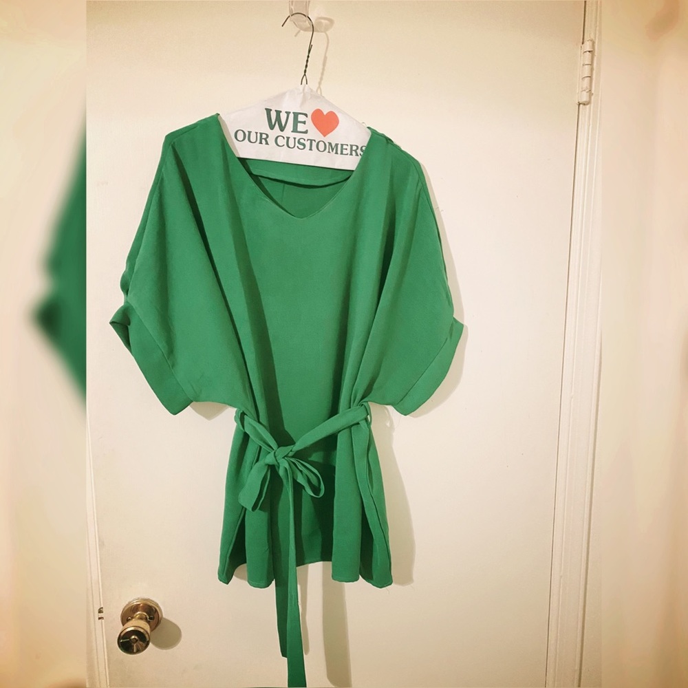 🚨Green blouse with belt tie🚨